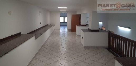 Foto Locale commerciale in Via Padre Carlo Orazi, Castorano Centro
