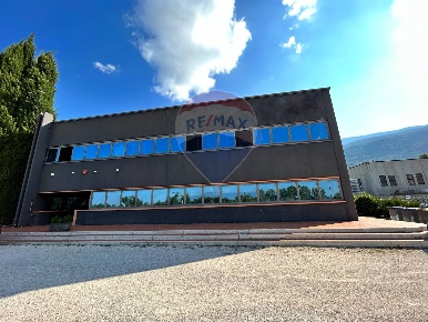 Foto Locale commerciale in S.S Flaminia km 140, Trevi Corciano Pigge