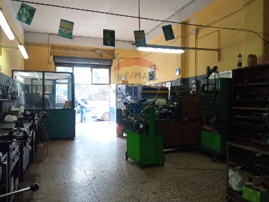 Foto Locale commerciale in Via Santissima maria Assunta, Catania di 120 m²