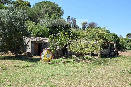 Foto Locale commerciale a Gaeta di 87 m² con 3 locali in vendita