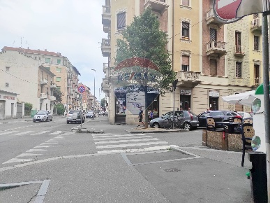 Foto Locale commerciale in Via Lauro Rossi, Torino Barriera di Milano