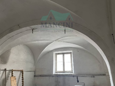 Foto Locale commerciale in MATTETTI, Jesi Centro Storico di 90 m²
