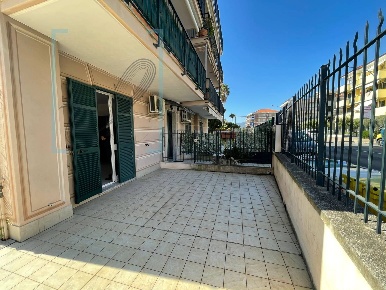 Foto Ufficio in via aurelia, Ceriale Centro di 25 m² con 1 locali