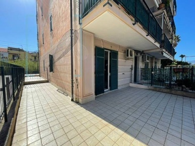 Foto Ufficio in via aurelia, Ceriale Centro di 25 m² con 1 locali