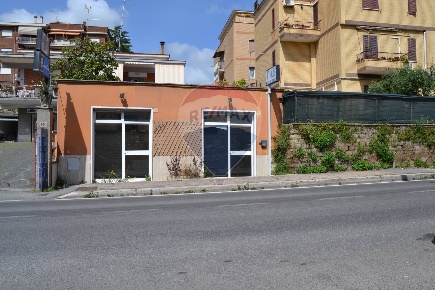Foto Negozio a Roma Pisana - Bravetta di 40 m² con 2 locali in vendita