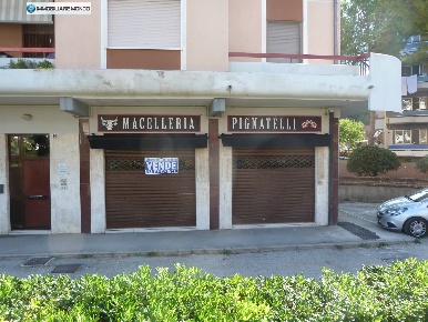 Foto Locale commerciale in Via America, Termoli Centro di 103 m² in vendita