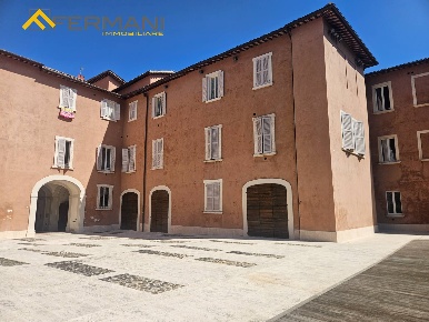 Foto Negozio a Ascoli Piceno di 150 m² con 3 locali in affitto