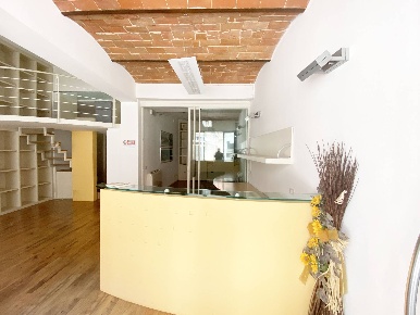 Foto Locale commerciale in via Roma, Pontedera Centro di 60 m² con 3 locali