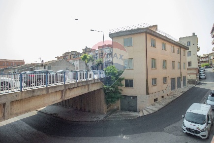 Foto Magazzino in Via Alessi, Caltagirone Centro di 258 m² in affitto