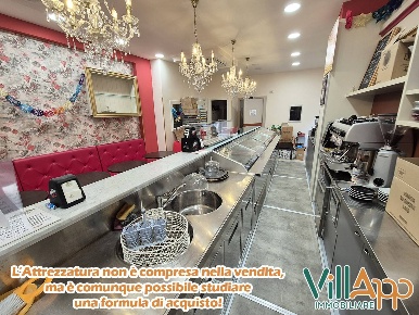 Foto Locale commerciale in Via Onorato II Gaetani, Fondi Centro di 110 m²