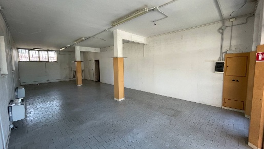 Foto Attività commerciale in piazza giorgio pira, Cascina di 100 m²