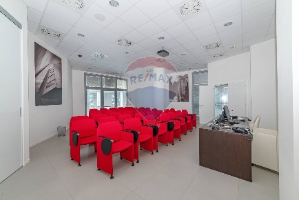 Foto Ufficio in Via Pasquinelli, Jesi Smia di 260 m² in vendita