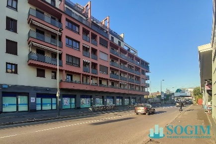 Foto Locale commerciale in via Emilio De Marchi, Milano Greco - Segnano