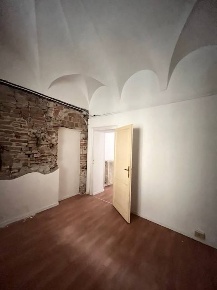 Foto Locale commerciale a Mantova Centro di 35 m² con 2 locali in vendita