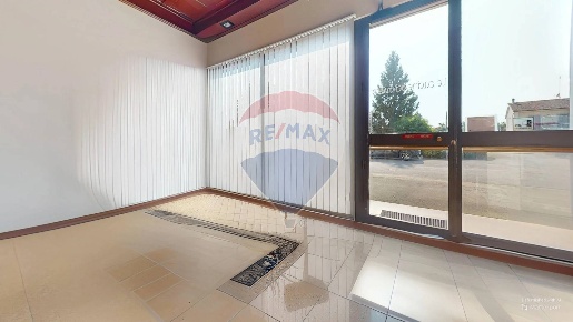 Foto Show room in Via Arezzo, Foiano della Chiana Centro di 1750 m²