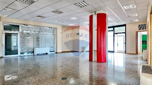 Foto Ufficio a Ancona Stazione di 647 m² con 12 locali in vendita