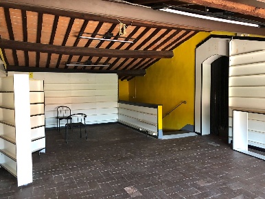 Foto Attività commerciale in Via Carlo Matteucci, Pisa Le Piagge di 100 m²