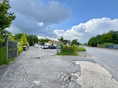 Foto Locale commerciale in via della Fonte, Monterotondo di 40 m²