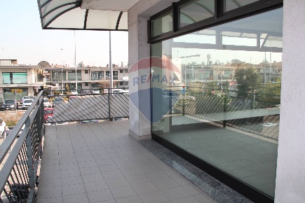 Foto Negozio in via rodari, Trezzano Rosa di 70 m² con 1 locali in vendita