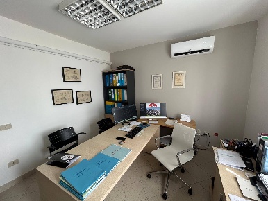 Foto Ufficio in viale sardegna, Cascina Semicentro di 75 m² con 4 locali