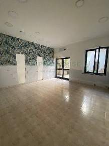 Foto Locale commerciale a Palma Campania Centro di 46 m² con 1 locali