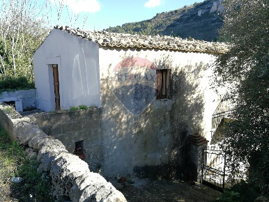 Foto Magazzino in contrada Monte, Ragusa Conservatore - San Giacomo