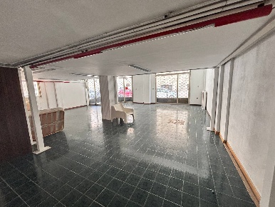 Foto Locale commerciale in VIA CRESCENZO SCARSELLI, Teramo Centro di 200 m²