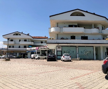 Foto Locale commerciale in Via Nazionale per Teramo, Giulianova di 163 m²