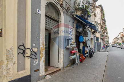 Foto Negozio in Via Garibaldi, Catania Centro Storico di 22 m² con 2 locali