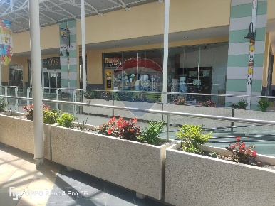 Foto Attività commerciale in via fellini, Spoltore di 70 m² con 2 locali