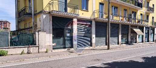 Foto Locale commerciale a Gallarate Ronchi di 250 m² con 1 locali
