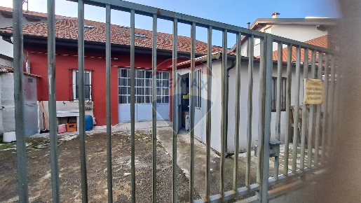 Foto Laboratorio in via amendola, Settimo Torinese di 187 m² con 2 locali