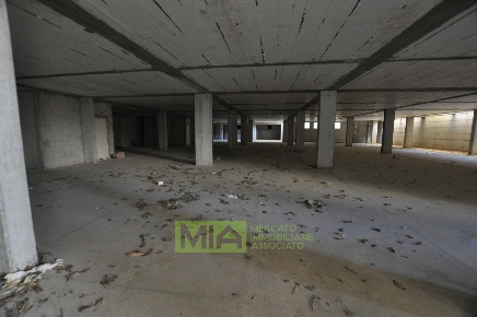 Foto Locale commerciale in Fraz Sant'Antonio, Petritoli Valmir di 2000 m²