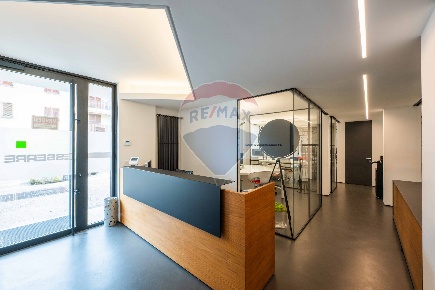 Foto Locale commerciale in VIA ARCIPRETE ROTA, Lallio di 156 m² in vendita