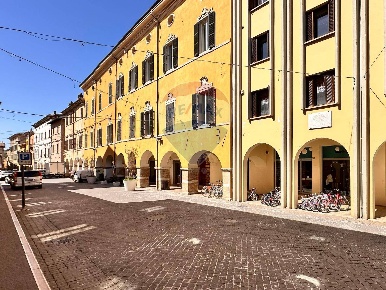 Foto Ufficio in Corso Garibaldi, Fossombrone Centro di 100 m² con 4 locali