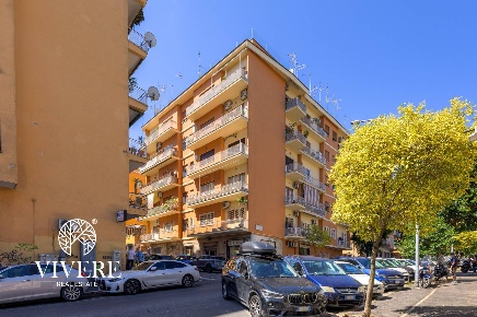 Foto Locale commerciale in Via Rosa Govona, Roma Monteverde Nuovo di 32 m²