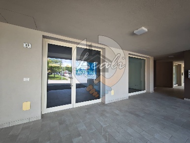 Foto Locale commerciale in Viale de Gasperi, Tolentino Centro di 55 m²