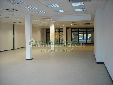 Foto Laboratorio a Bologna Bolognina di 283 m² con 4 locali in affitto