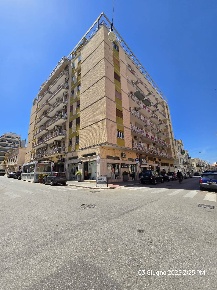 Foto Locale commerciale in Via Magenta, Monopoli Centro di 85 m² in affitto