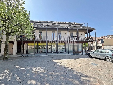 Foto Ufficio in Piazza Kennedy, Bellusco Centro di 151 m² con 4 locali