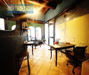 Foto Locale commerciale in via Foa, Vercelli Centro di 55 m² con 2 locali