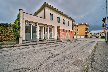 Foto Ufficio a Carnate di 141 m² con 1 locali in vendita