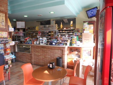 Foto Attività commerciale in Via Roma, Martinsicuro Centro di 100 m²