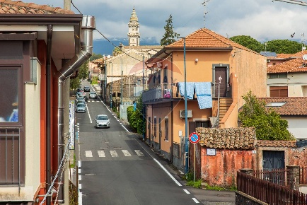 Foto Appartamento a Pedara Centro di 106 m² con 4 locali in vendita