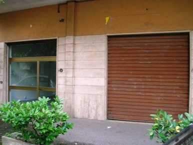 Foto Negozio in VIA GIACOMO LEOPARDI, Cassino Centro di 40 m² con 1 locali