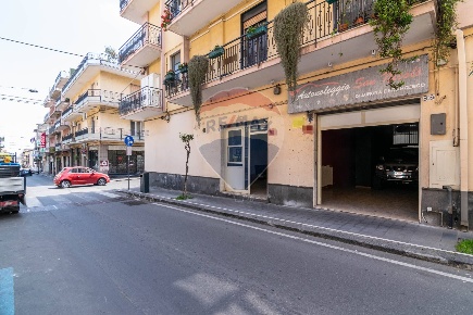 Foto Negozio in Via San Nicolò, Misterbianco Centro di 100 m² con 2 locali