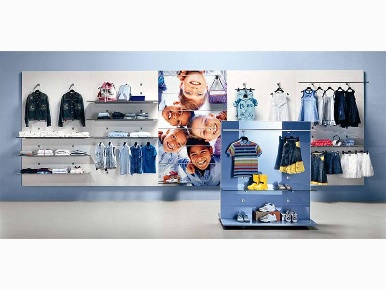Foto Attività commerciale in corso bernacchi, Tradate Centro di 130 m²