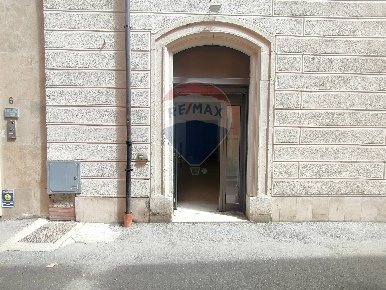 Foto Locale commerciale in Via Simonetto, L'Aquila Duomo - Fontana Luminosa