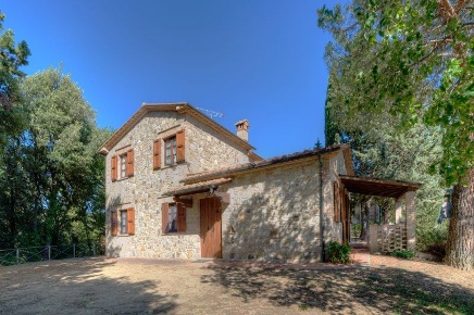 Foto Locale commerciale a Volterra Centro di 1517 m² in vendita