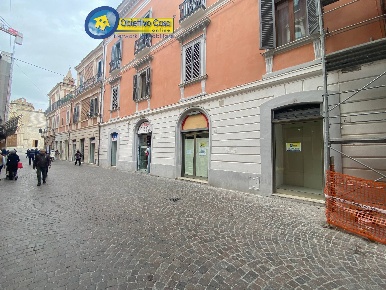 Foto Locale commerciale in corso cerulli, Teramo Centro di 55 m² in vendita